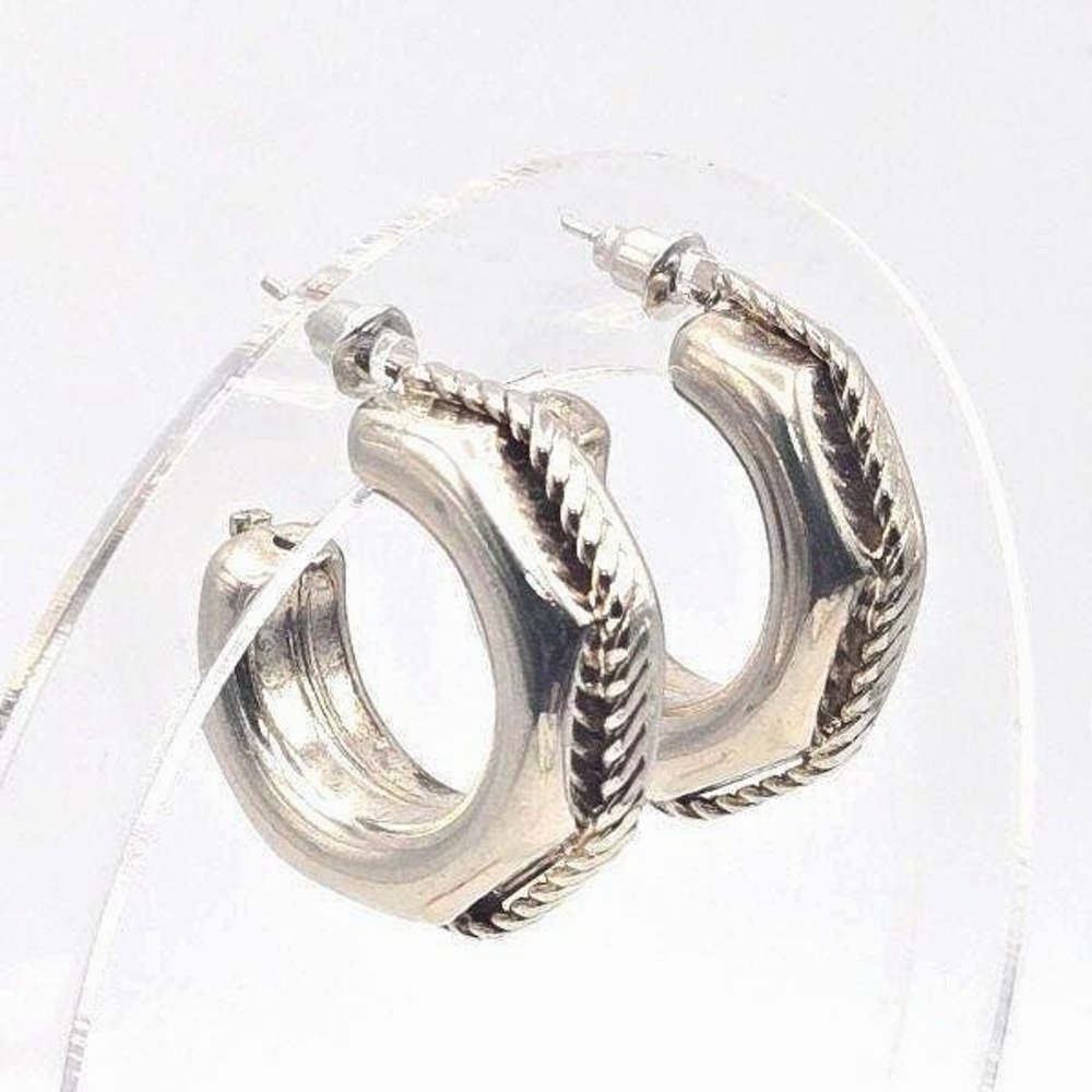 Vintage Silver Tone Wide Hoop Post Earrings‎ with Flat Twist Rope Center Accent